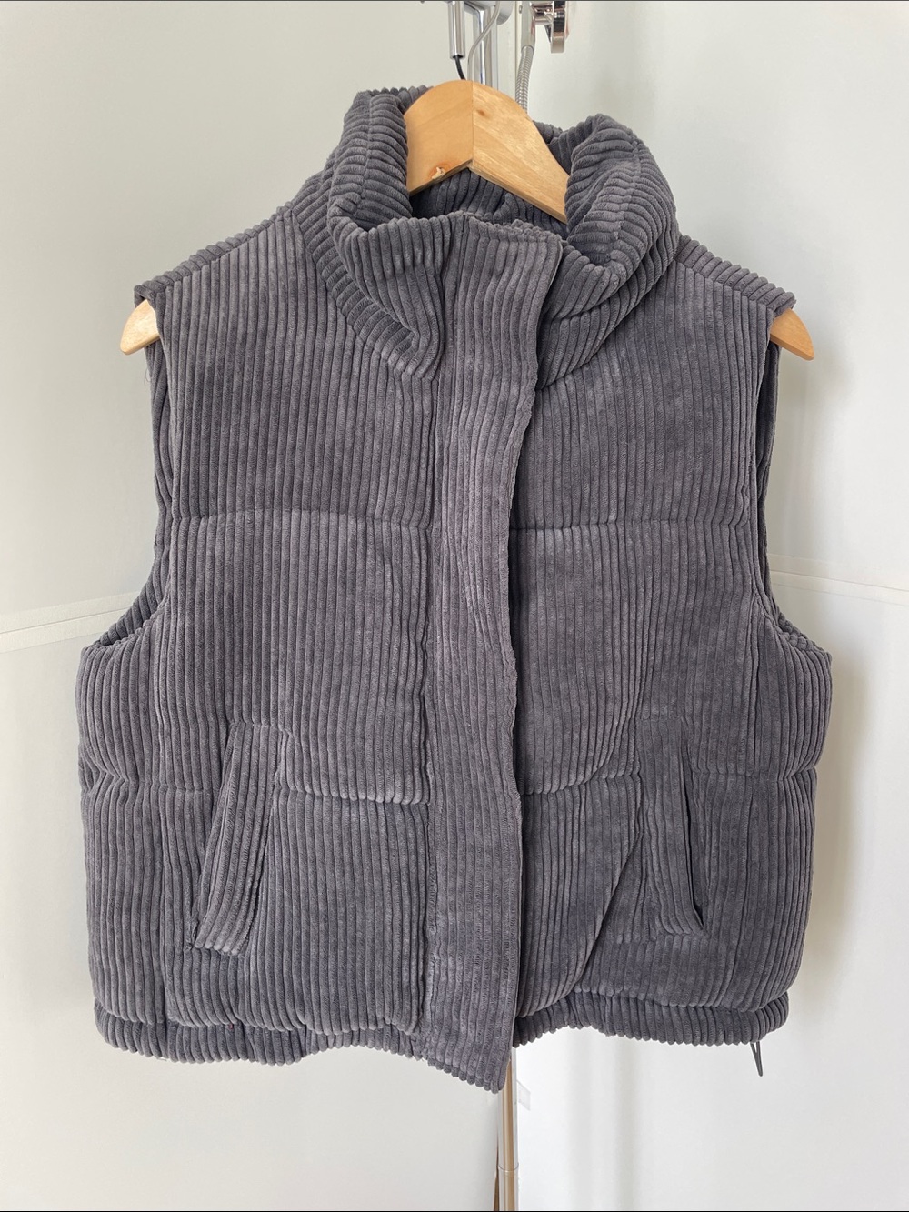 Women’s 7 For All Mankind corduroy puffer vest w/zipper and buttons. Medium. NWT